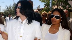 SANTA MARIA, CA - AUGUST 16:  Defendant Michael Jackson with sisters LaToya Jackson (L) and Janet Jackson exit the Santa Maria courthouse for break during the evidentiary hearing in the Michael Jackson child molestation case August 16, 2004 in Santa Maria, California. Jackson who is not legally required to attend the evidentiary hearing, was on hand to hear his defense lawyers question Santa Barbara District attorney Tom Sneddon about what they claim was an illegal raid. Superior Court Judge Rodney Melville has set the jury trial date for January 31, 2005.  (Photo by Ed Souza-Pool/Getty Images)