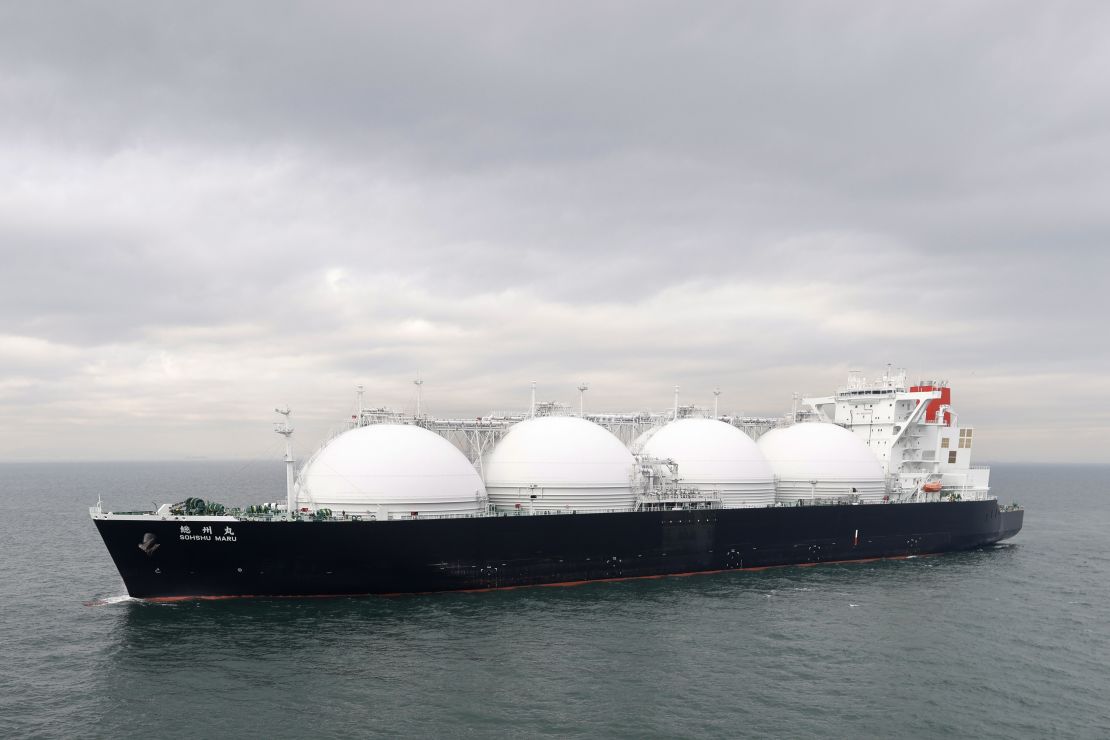 The liquefied natural gas tanker Sohshu Maru approaches a thermal power station in Japan. 