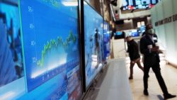 US Stocks Slide As Putin Orders Troops Into Ukraine. Oil Prices Near $100 Per Barrel - CNN 10 Traders work on the floor of the New York Stock Exchange (NYSE) on January 07, 2022 in New York City. Markets fell slightly in morning trading as investors reacted to a government jobs report showing that the U.S. economy added far fewer jobs than expected in December.