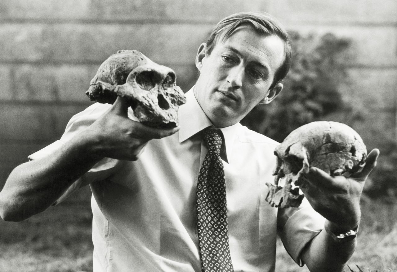 Kenyan paleoanthropologist and conservationist Richard Leakey, who unearthed evidence that helped prove humankind evolved in Africa, died January 2 at the age of 77.