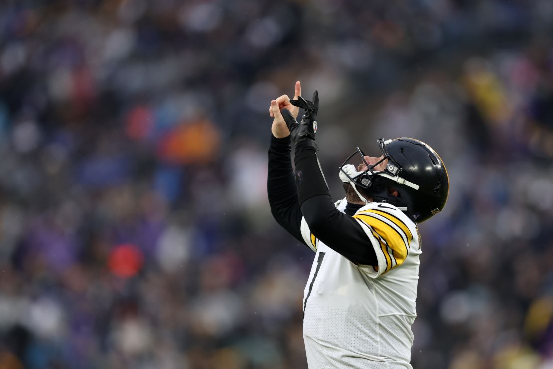 Ben Roethlisberger celebrates a touchdown during the fourth quarter against the Baltimore Ravens.