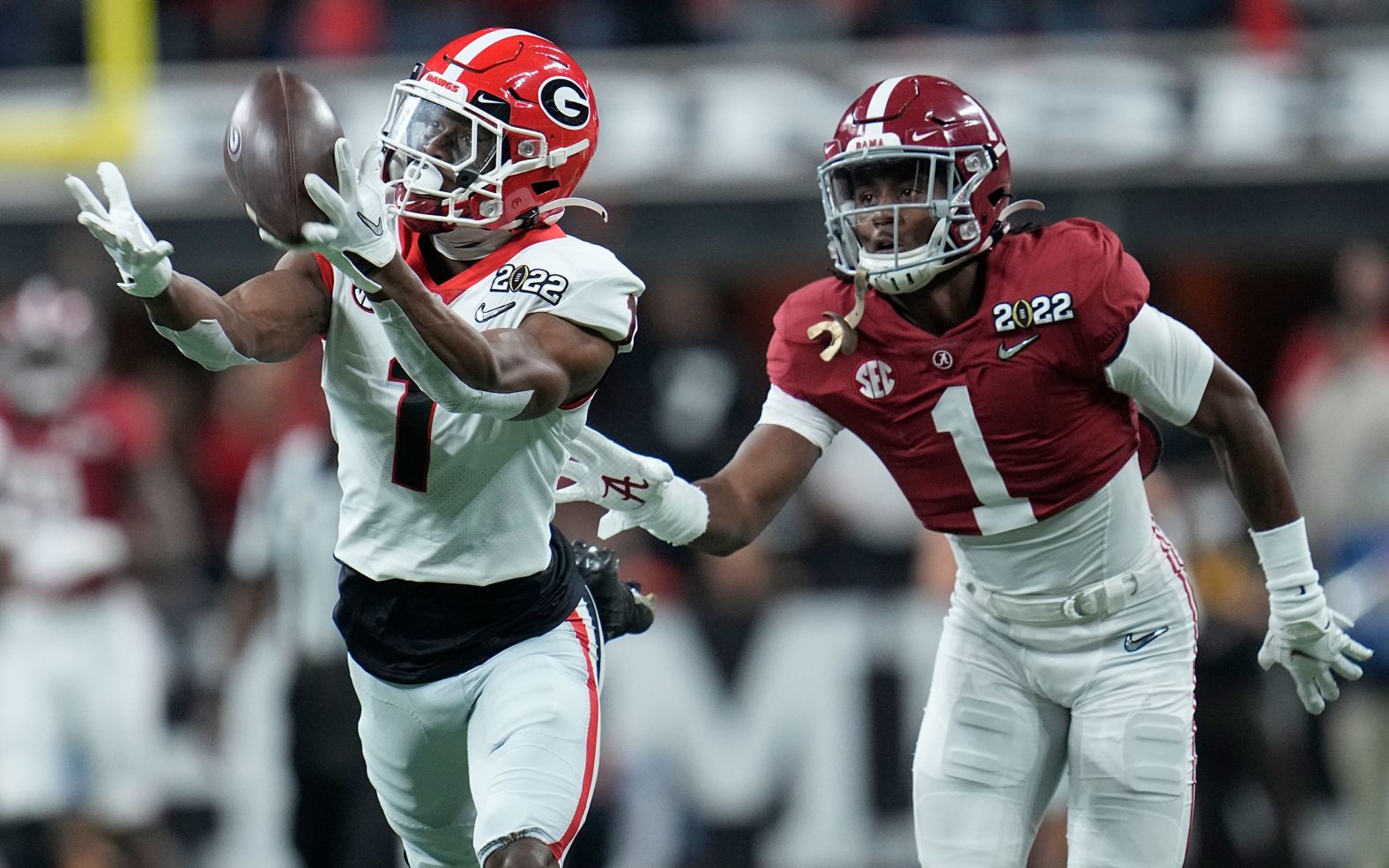 Georgia's George Pickens makes a diving catch in the first half. It led to a Georgia field goal that tied the game at 3-3.