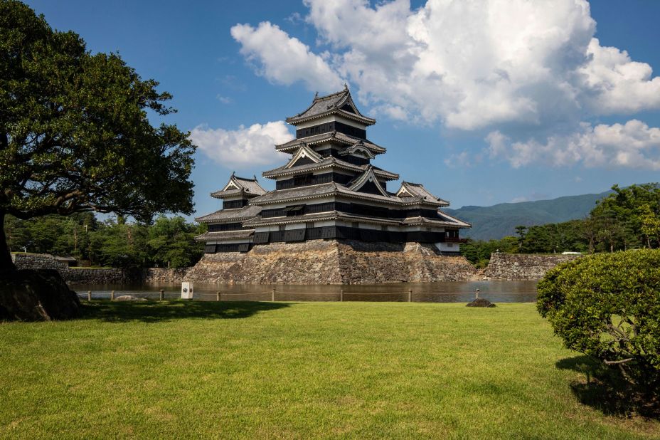 <strong>Matsumoto Castle:</strong> Matsumoto Castle, built in 1592, is one of five castles designated as National Treasures of Japan.