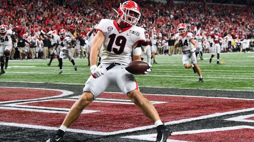 INDIANAPOLIS, INDIANA - JANUARY 10: Brock Bowers #19 of the Georgia Bulldogs celebrates scoring a touchdown in the fourth quarter of the game against the Alabama Crimson Tide during the 2022 CFP National Championship Game at Lucas Oil Stadium on January 10, 2022 in Indianapolis, Indiana. (Photo by Emilee Chinn/Getty Images)