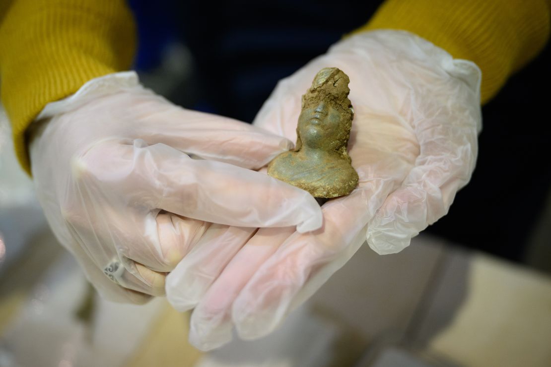 A lead weight, cast into the shape of a head, was found at the site.