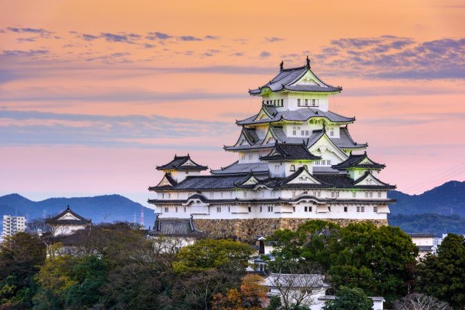 <strong>Himeji Castle: </strong>This structure's nickname is "Castle of the White Heron."