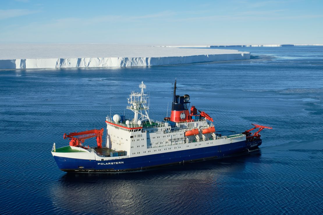 The discovery was made by a team on board the German polar research vessel, Die Polarstern vor A74.