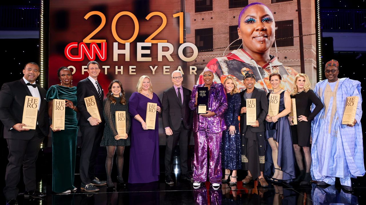 Hosts Anderson Cooper and Kelly Ripa pose with the 2021 CNN Heroes following The 15th Annual 'CNN Heroes: All-Star Tribute.'