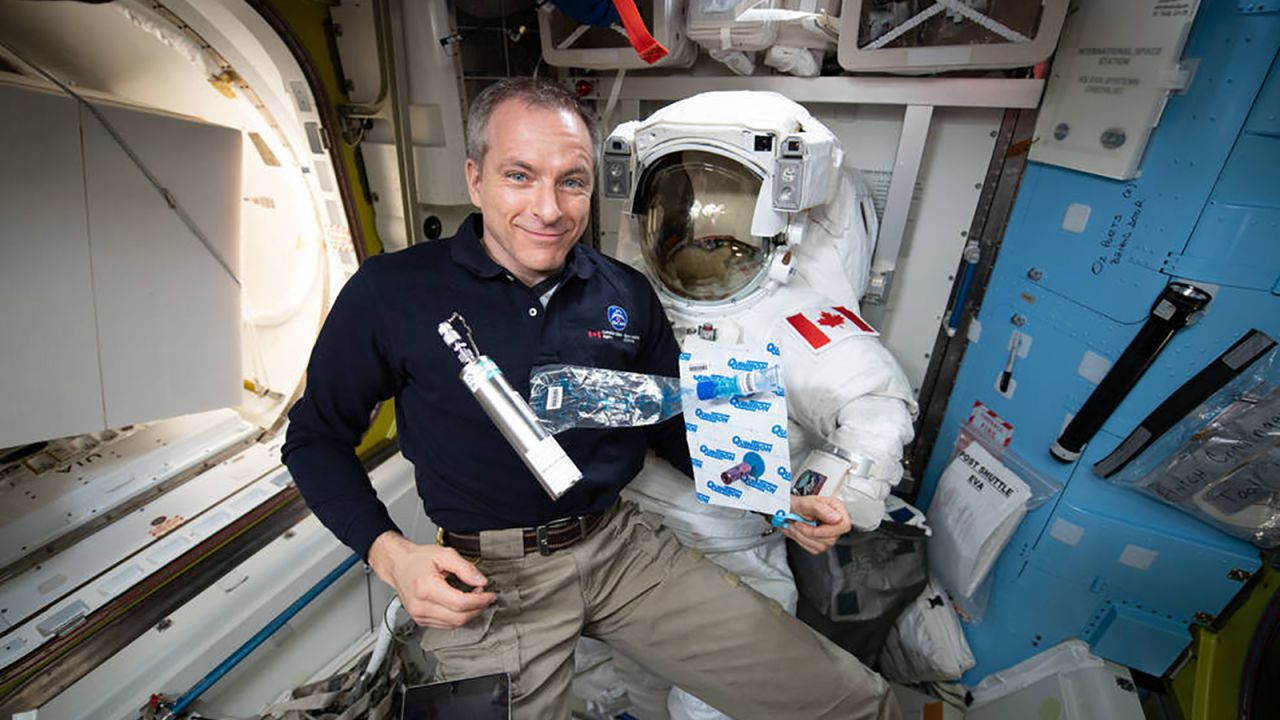 Canadian astronaut David Saint-Jacques collected breath, ambient air and blood samples for MARROW during his spaceflight between 2018 and 2019.