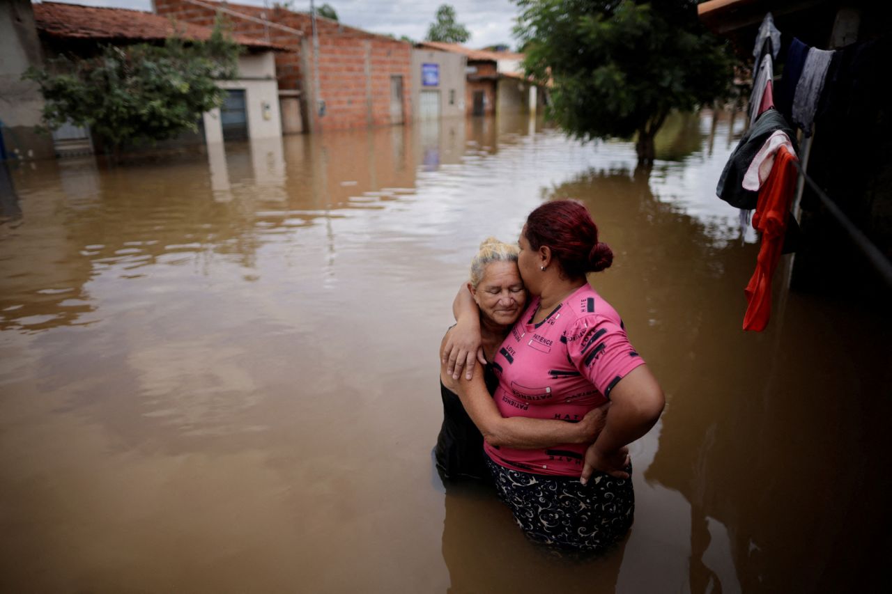 Ilzete is embraced by her daughter, Joelma, in front of a flooded house in Imperatriz, Brazil, on Thursday, January 6. <a href="https://www.cnn.com/2021/12/26/americas/brazil-bahia-flooding-w/index.html" target="_blank">Deadly floods</a> caused by heavy rain have affected dozens of cities in northeastern Brazil.