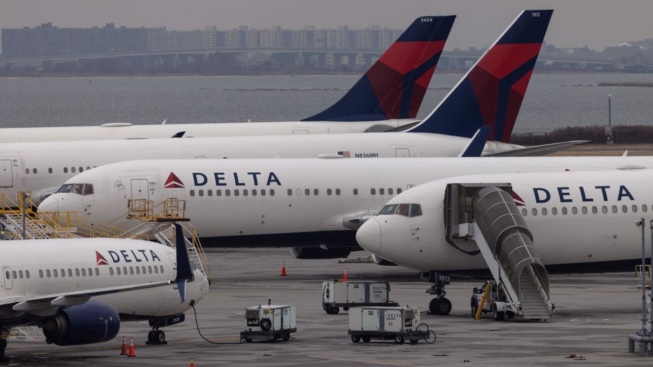 Delta Airlines passenger aircrafts are seen on the tarmac of John F. Kennedy International Airpot in New York,on December 24, 2021. - Over 2,000 flights have been cancelled and thousands delayed around the world as the highly infectious Omicron variant disrupts holiday travel. (Photo by Yuki IWAMURA / AFP) (Photo by YUKI IWAMURA/AFP via Getty Images)