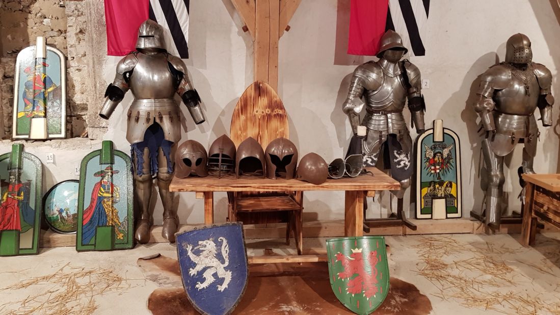 <strong>The armory: </strong>The castle's barracks have been converted to an armory museum showcasing medieval weapons like battleaxes, halberds, crossbows and flails.