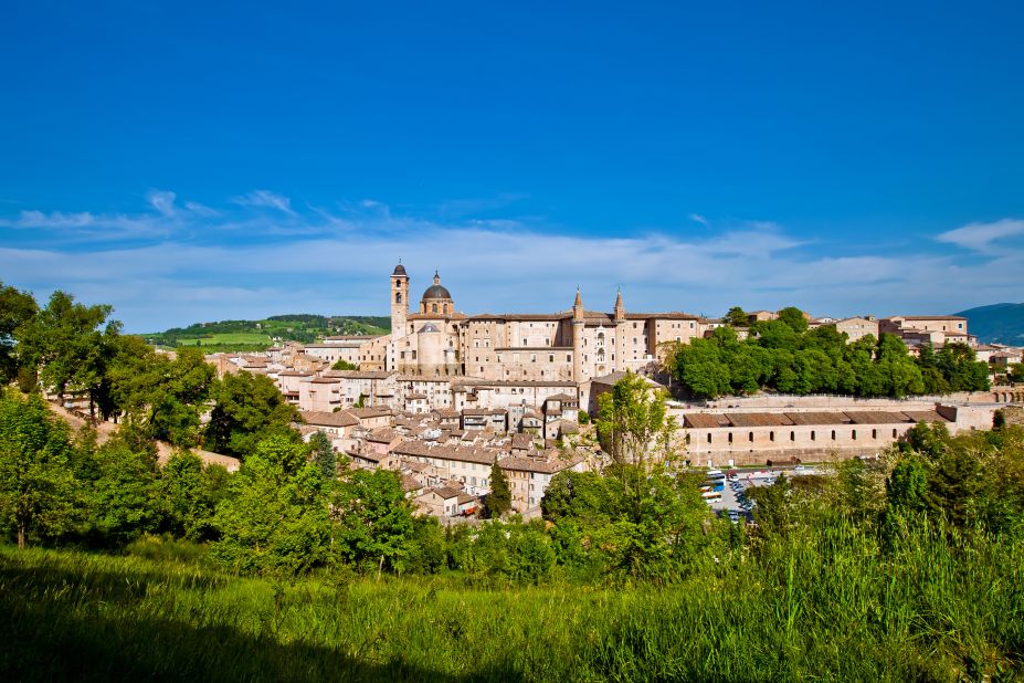 <strong>First approach: </strong>The Palazzo Ducale is visible for miles around. 