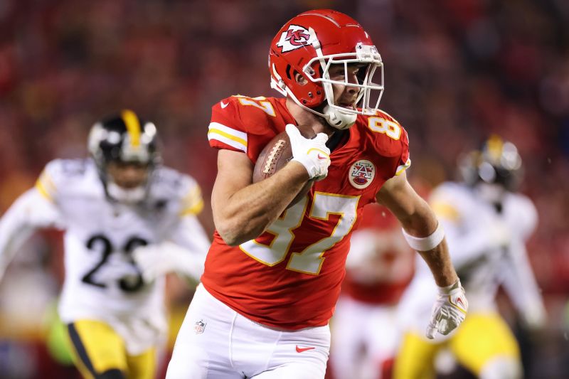 Travis Kelce's mom surprises him with question at postgame press ...