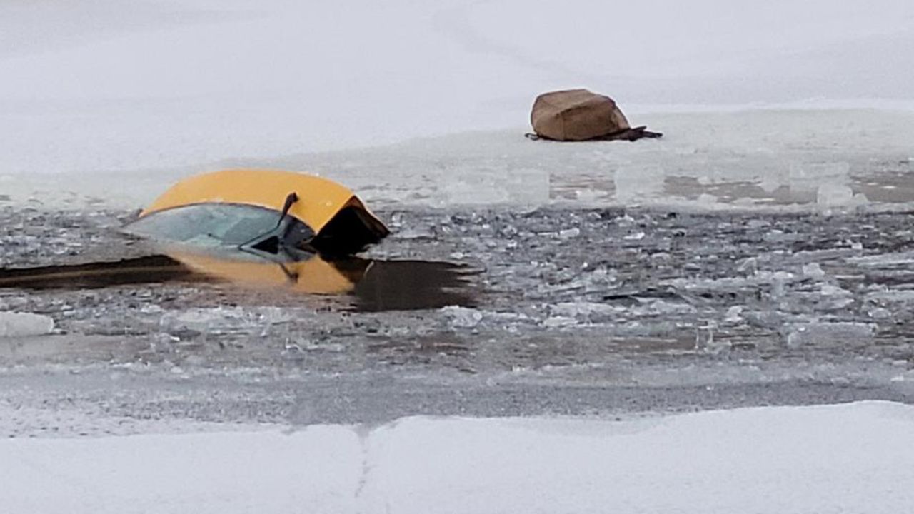 car frozen river 0116