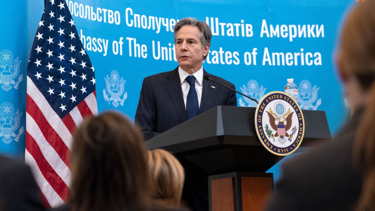 US' Secretary of State Antony Blinken speaks as he greets embassy staff at the US embassy in Kyiv on January 19, 2022 as part of a two-day visit in Ukraine. 