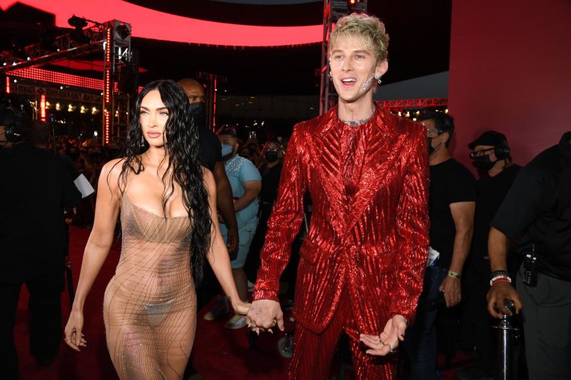 Megan Fox has a blood drinking ritual with Machine Gun Kelly and thinks social media is sinister picture