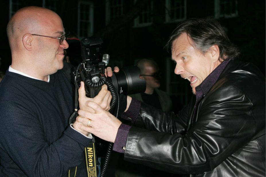 The performer jokes around with the paparazzi on March 8, 2006.