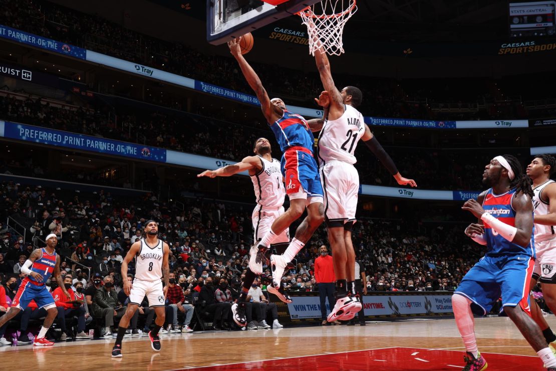 Bradley Beal drives to the basket during the game against the Brooklyn Nets.