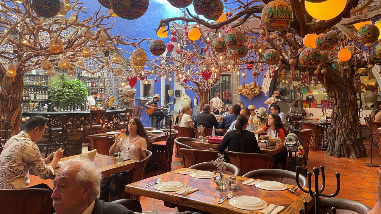 Lunch is served here at Casa Luna in Tlaquepaque. Covid precautions are more closely followed in Jalisco state than in some other parts of Mexico.