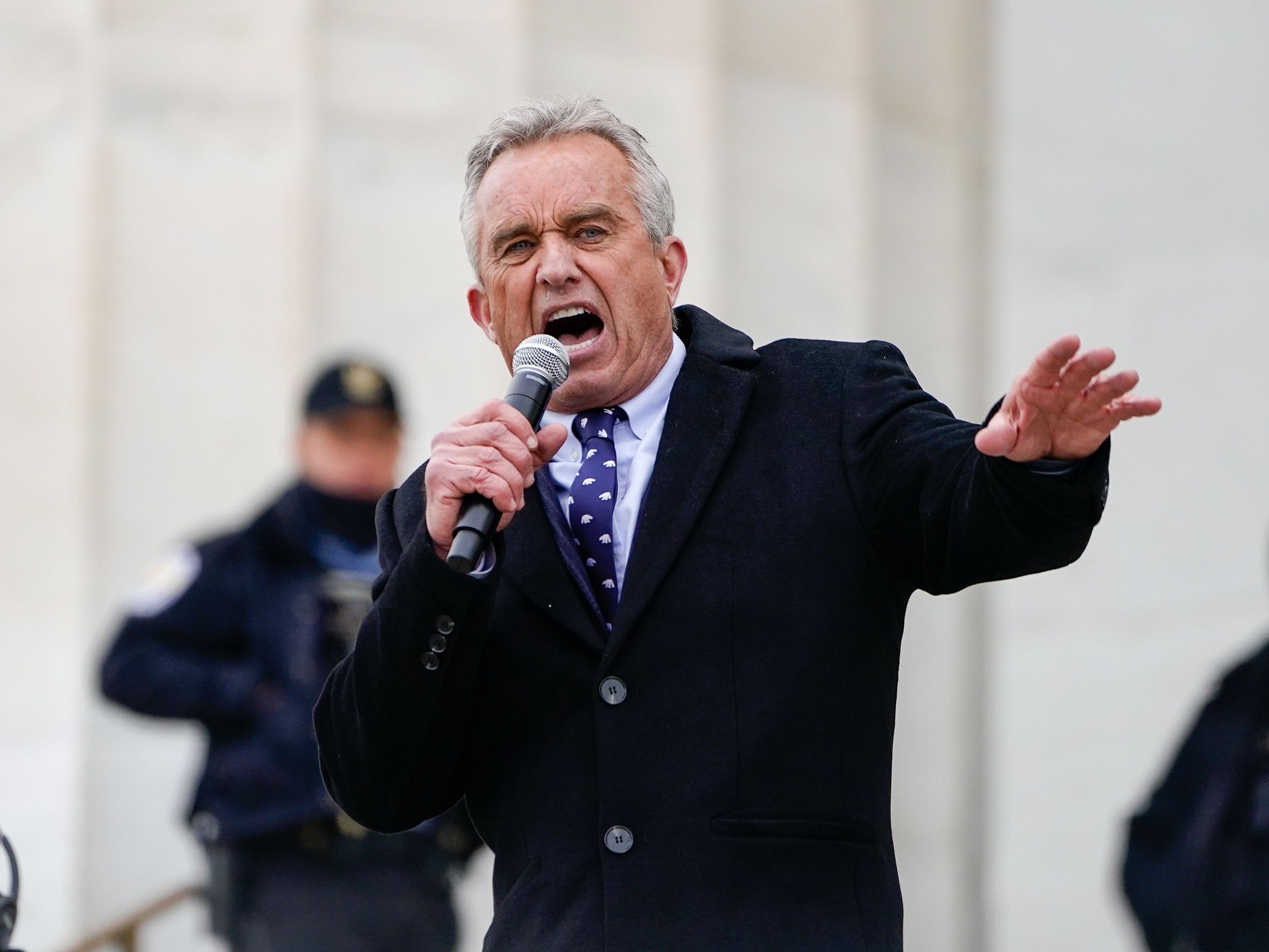 Robert F. Kennedy Jr.'s Unsubstantiated Bioweapon Claims Find Big Audience  in China - WSJ