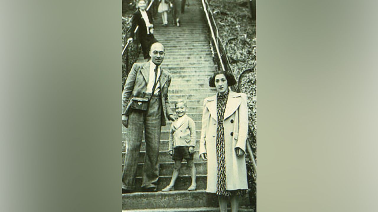 Dedie with his parents Simon and Judith Zak, who also perished at Sobibor.