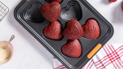 Heart-shaped pan with 6 layers