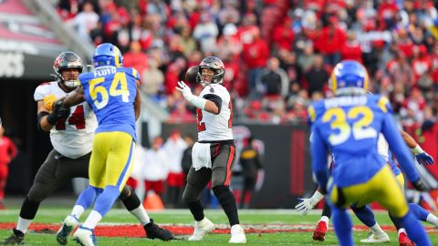 Brady throws against the Los Angeles Rams in the NFC Divisional Playoff game on Sunday.