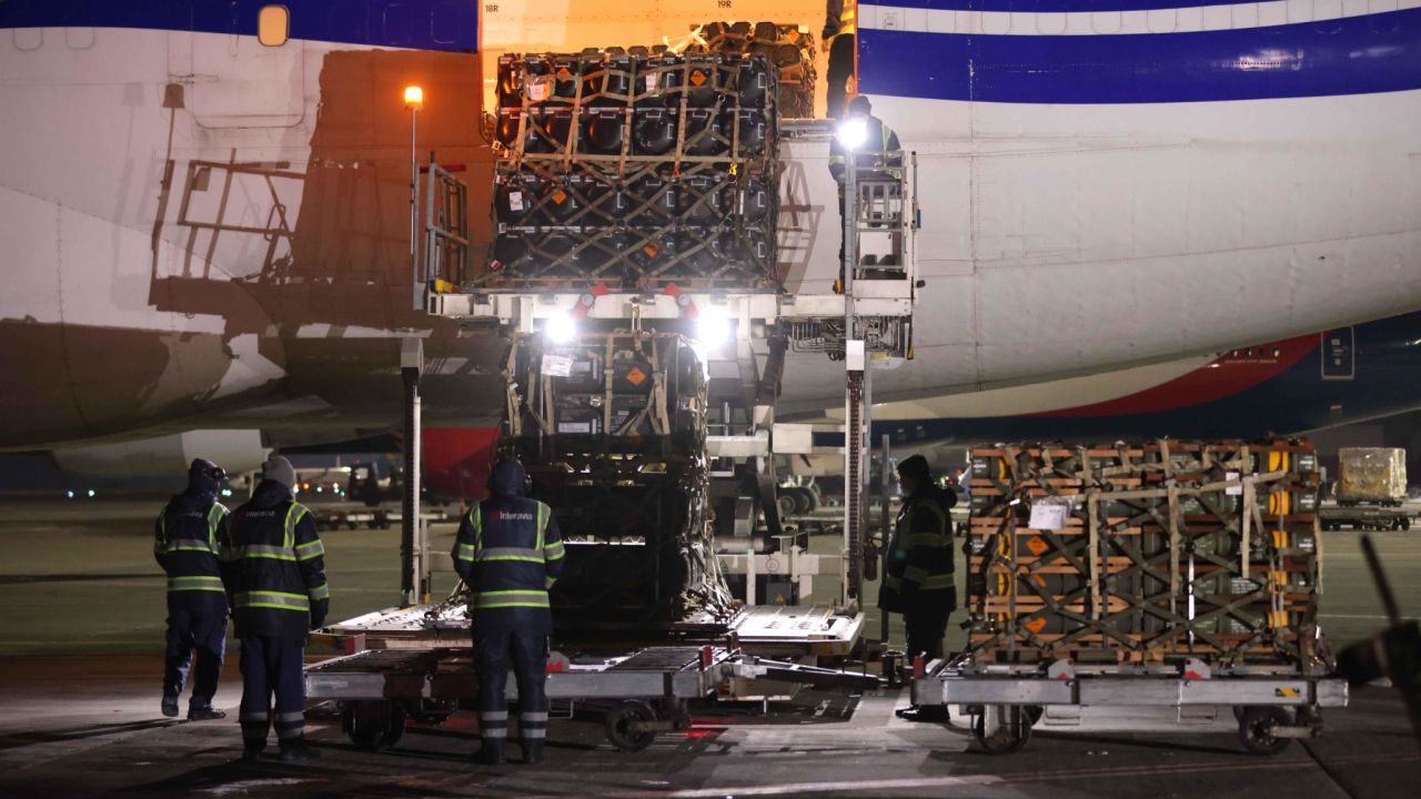 BORYSPIL, UKRAINE - JANUARY 25: Ground crew unload weapons and other military hardware delivered by the United States military at Boryspil Airport near Kyiv on January 25, 2022 in Boryspil, Ukraine. The shipment, which includes Javelin anti-tank missiles, comes as tensions between the NATO military alliance and Russia are intensifying due to Russia's move of tens of thousands of troops as well as heavy weapons to the Ukrainian border, causing international fears of a possible Russian invasion of Ukraine. The U.S., Great Britain and other NATO countries have sent arms in recent days to Ukraine in a bid to deter an invasion. (Photo by Sean Gallup/Getty Images)