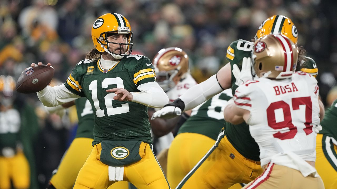 Rodgers passes during the 1st quarter of the NFC Divisional Playoff game against the San Francisco 49ers.