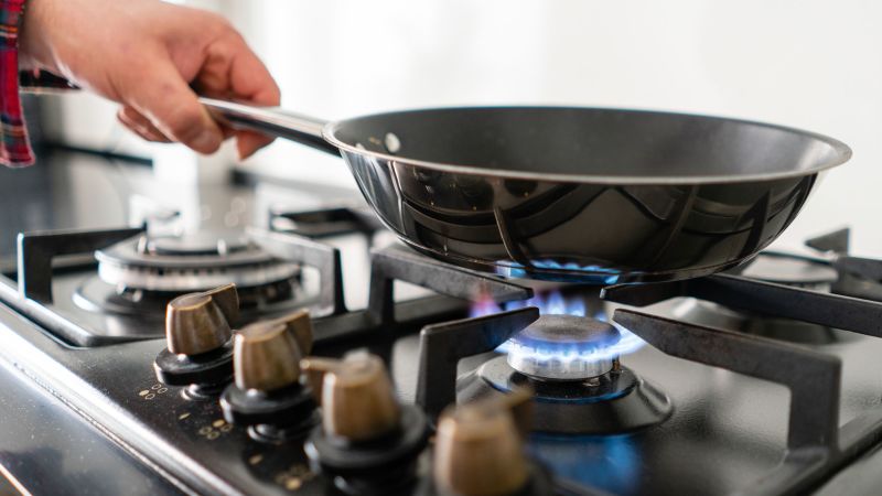Video: Federal agency considers gas stove ban from US kitchens | CNN Business