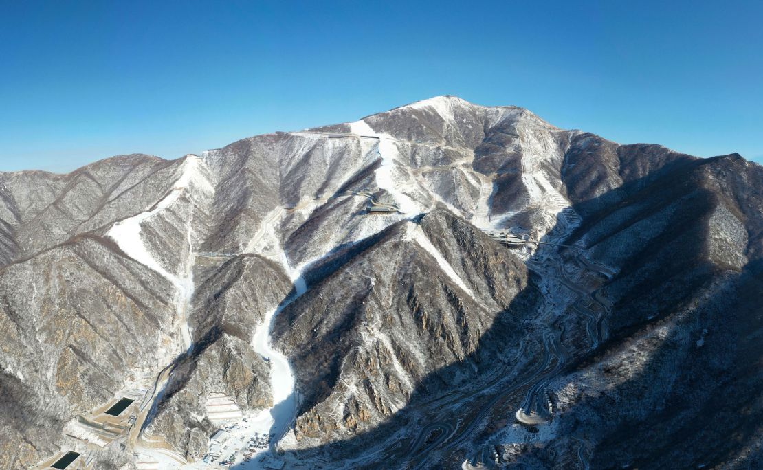 The starting zone of the National Alpine Ski Center has a maximum steepness of 68 degrees.