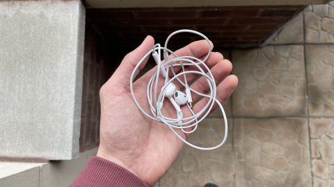 apple earpods tangled