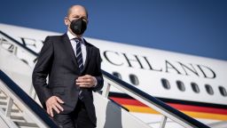 17 January 2022, Spain, Madrid: German Chancellor Olaf Scholz (SPD) steps off the plane at Madrid's Torrejón de Ardoz military airport. As part of his inaugural visit to Spain, Scholz will be received by Prime Minister Sánchez. A joint lunch is expected to focus on bilateral relations, international and European policy issues and the fight against the covid pandemic. Photo: Michael Kappeler/dpa (Photo by Michael Kappeler/picture alliance via Getty Images)