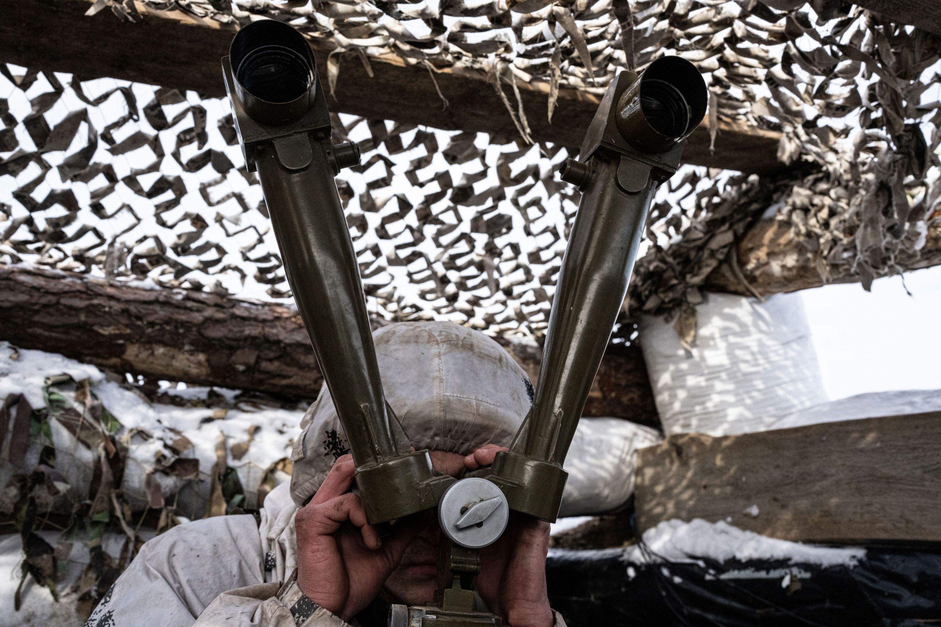 Ukrainian servicemen seen along the frontline outside Svitlodarsk, Ukraine on January 30.