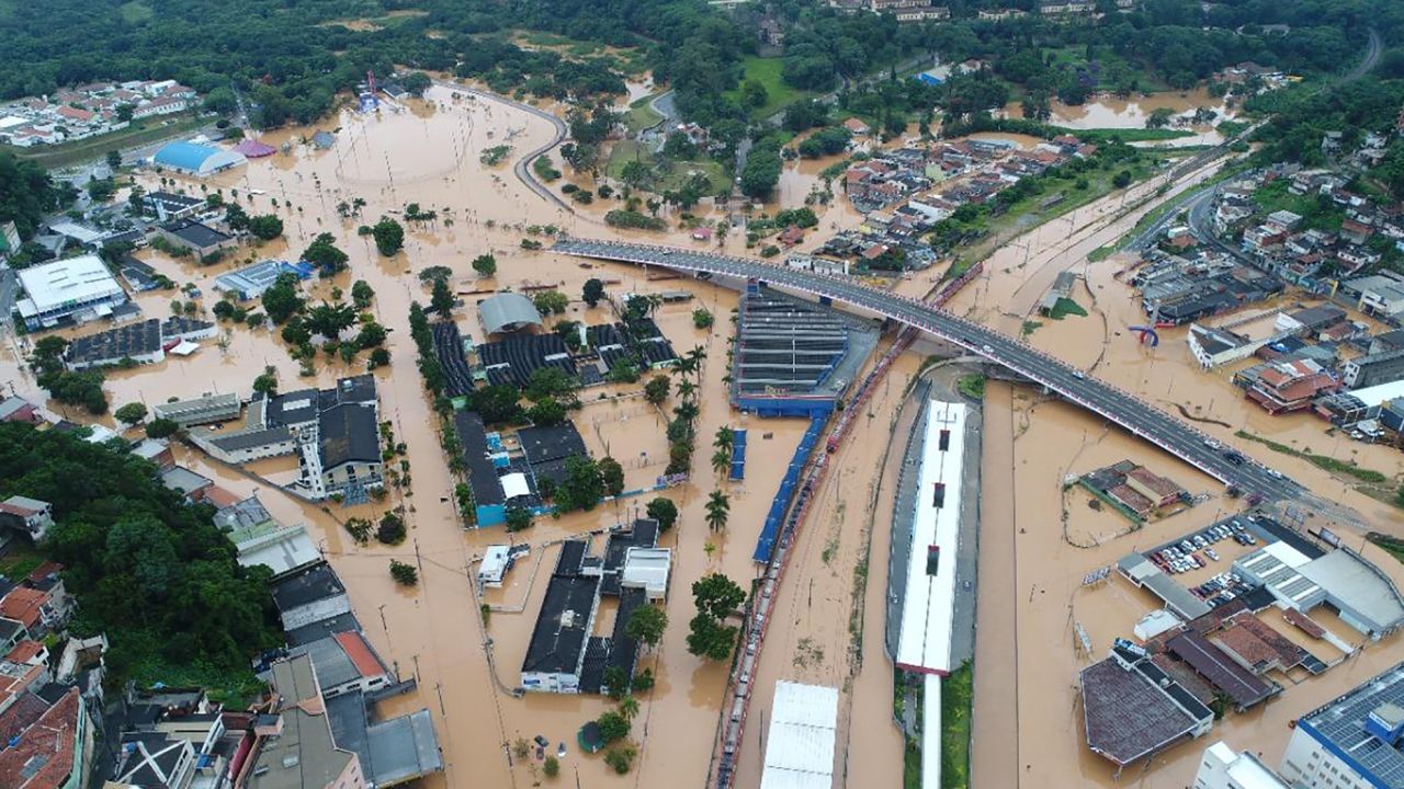 Franco da Rocha flooded after heavy rains on Sunday.