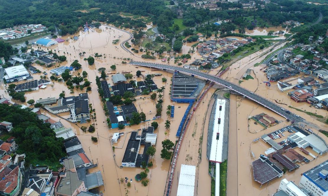 Franco da Rocha flooded after heavy rains on Sunday.