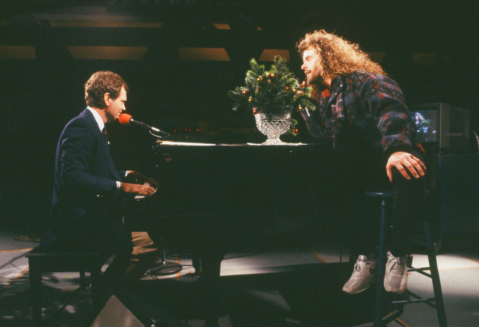 Letterman performs with musician Ted Nugent in 1987.