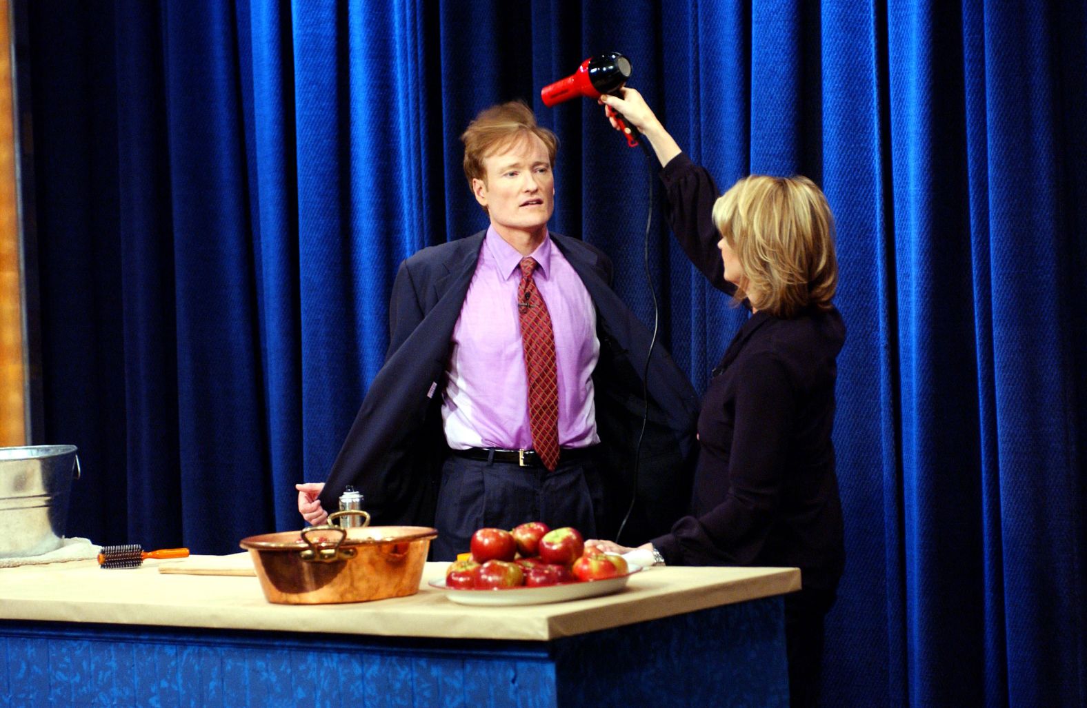 O'Brien gets some hair assistance from Martha Stewart.