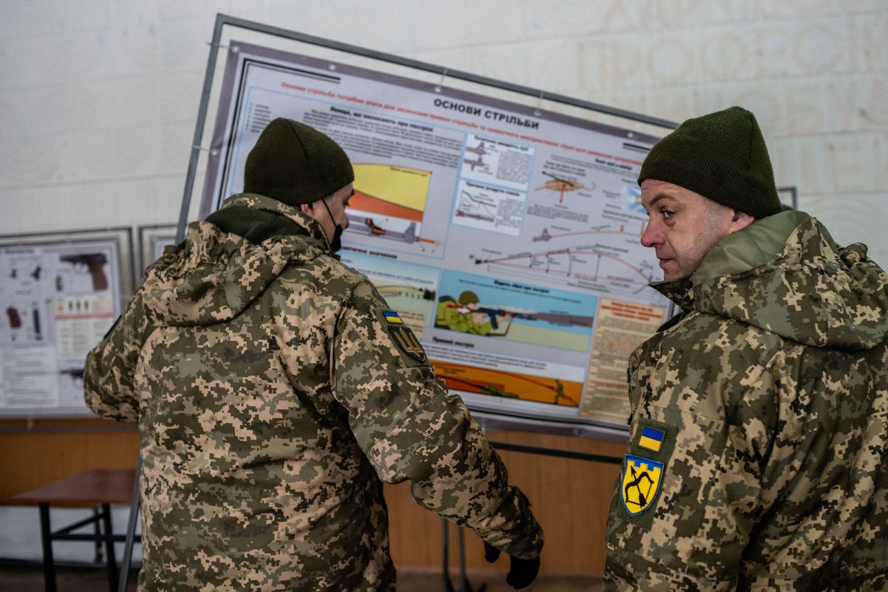 Instructors in Kharkiv carry information boards before teaching new reservists.