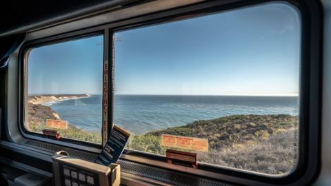 2A103B6 California Coast, USA - Ocean view from the Coast Starlight Amtrak train