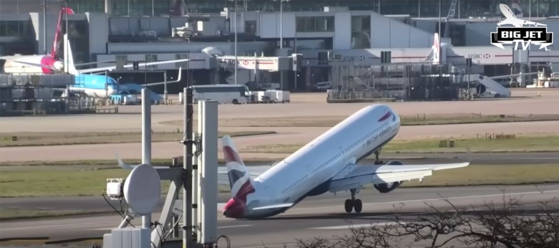 The plane even appeared to briefly strike the runway with its tail, before safely performing a go-around.