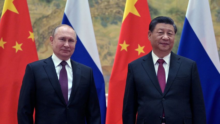 Russian President Vladimir Putin (L) and Chinese President Xi Jinping pose during their meeting in Beijing, on February 4, 2022. (Photo by Alexei Druzhinin / Sputnik / AFP) (Photo by ALEXEI DRUZHININ/Sputnik/AFP via Getty Images)