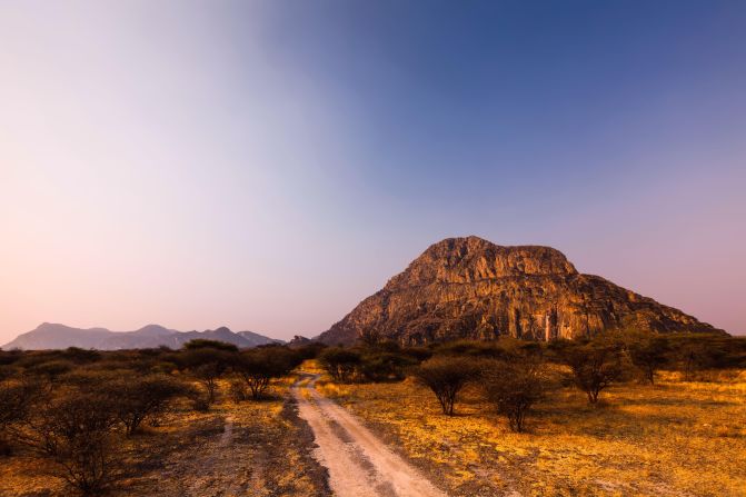 <strong>Botswana:</strong> Let the stunning landscapes of the Kalahari Desert in Botswana inspire your romantic side.