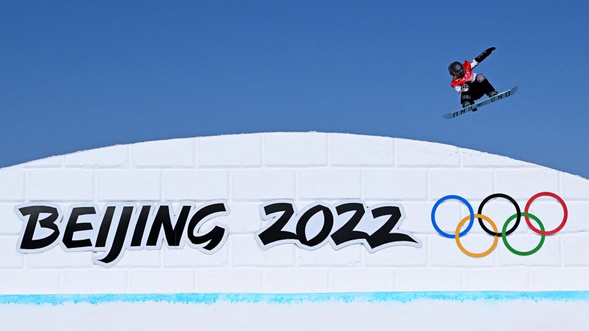 2022 Beijing Olympics - Snowboard - Women's SBD SS Qualification - Run 1 - Genting Snow Park, Zhangjiakou, China - February 5, 2022.Jamie Anderson of the United States in action. REUTERS/Dylan Martinez