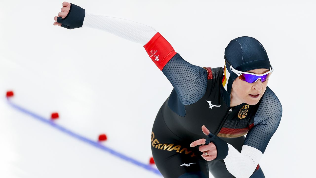 Pechstein in action on the 3000m track.