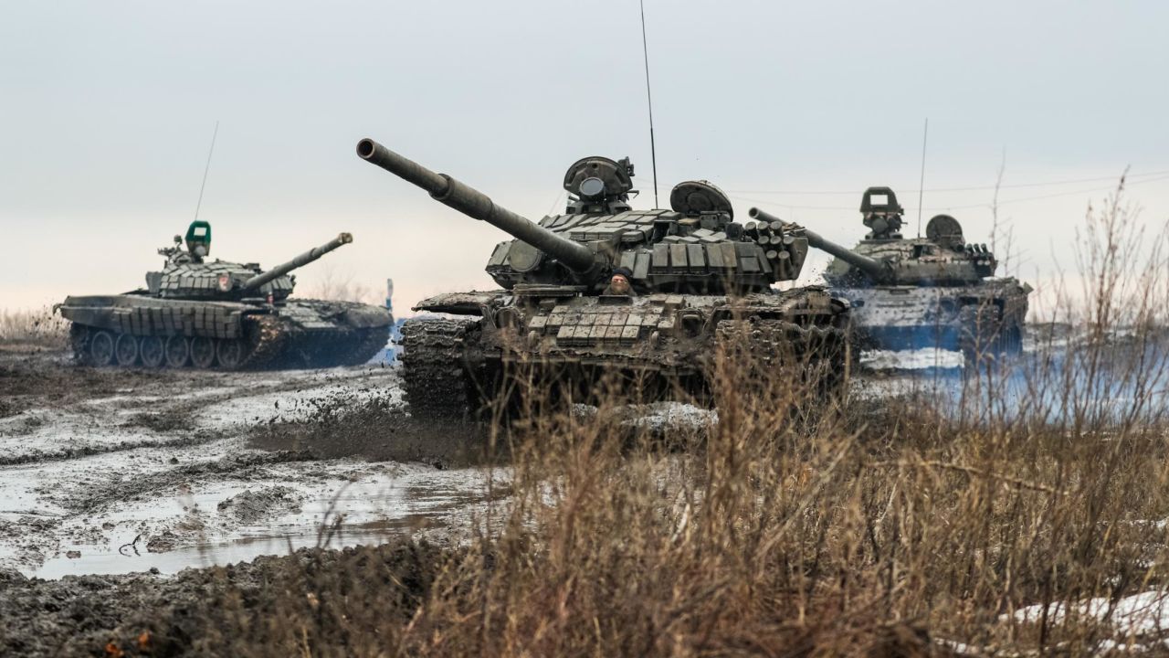 T-72B3 tanks of the tank force of the Russian Western Military District conduct field firing at Kadamovsky Range. Erik Romanenko/TASS
