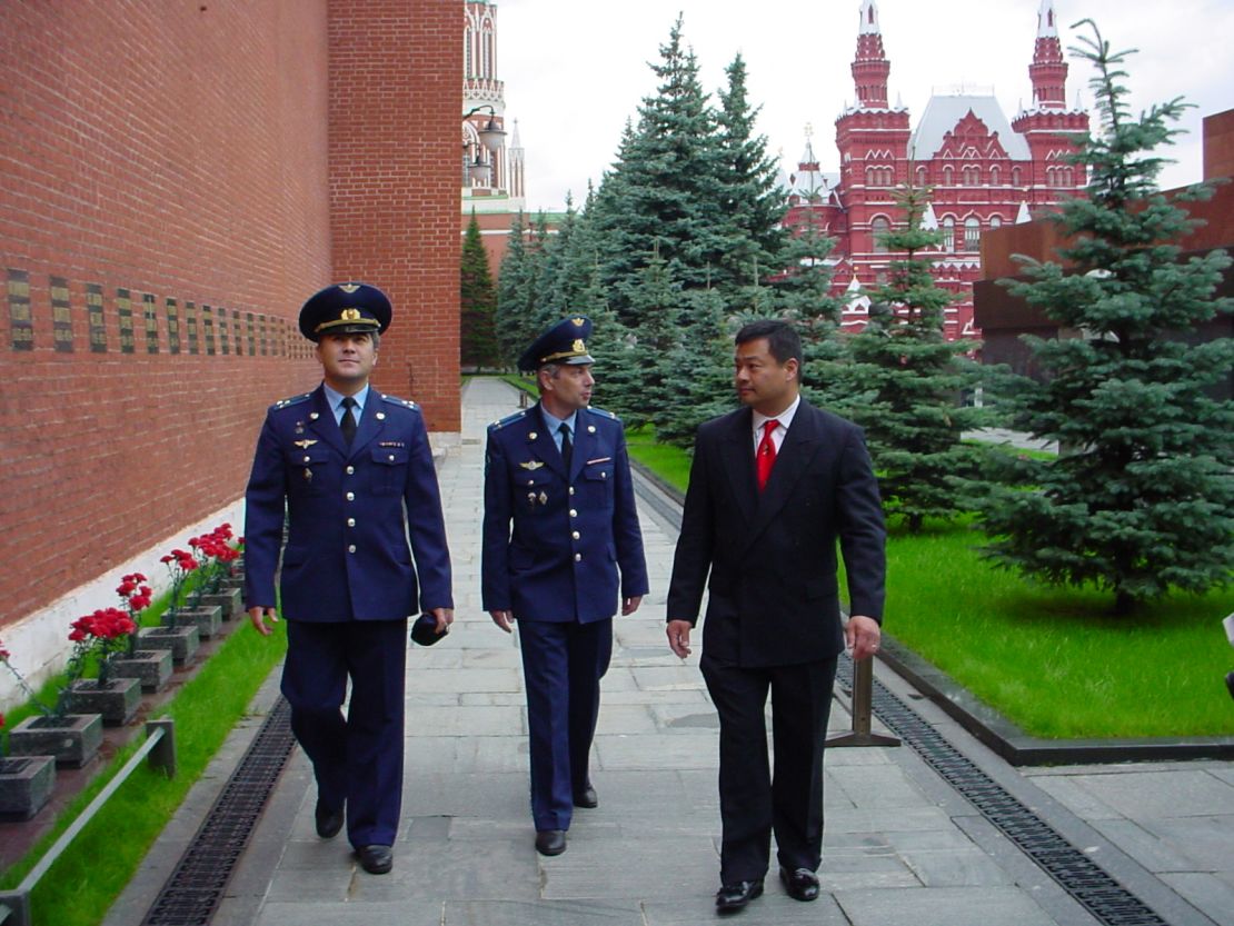 Leroy Chiao (right) attends a Red Square Memorial Ceremony with Salizhan Sharipov and Yuri Shargin, in September 2004. 