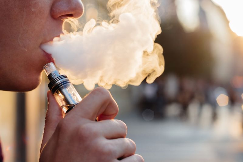 E cigarettes didn t help smokers quit study says CNN