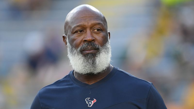 Report: Texans 'moving towards' hiring Lovie Smith as HC